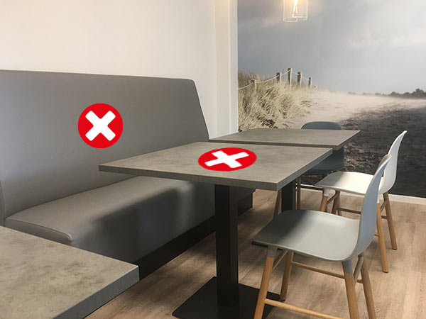 sticker met rood kruis